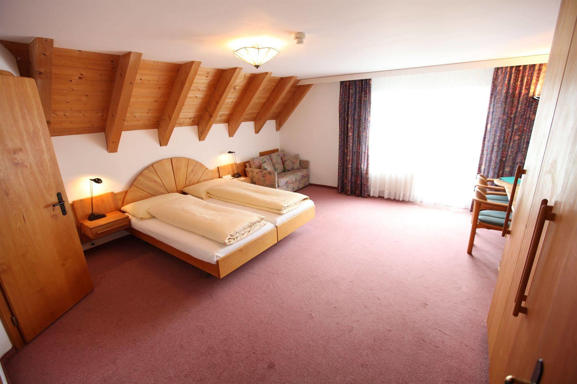 Typically Swiss Hotel Altana سكول المظهر الخارجي الصورة
